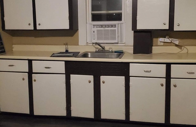 Charming 3-bedroom apartment with WiFi, AC in pleasant Waterville