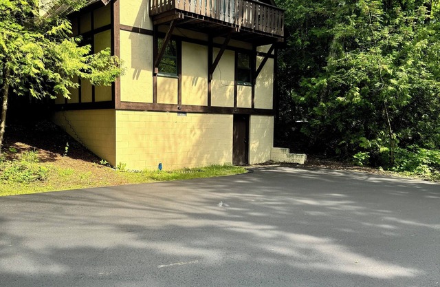 Charming 3-bedroom chalet with AC and WiFi in Sister Bay