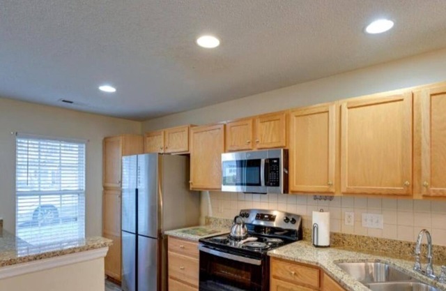 Charming 3-bedroom house in lovely Greensboro with WiFi, AC