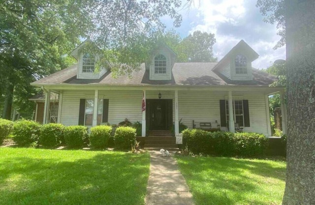 Charming 3-bedroom house centrally located in Starkville. Quiet neighborhood.