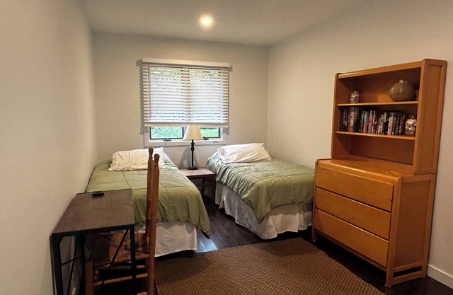 Charming 3-bedroom Hither Hills beach house with ocean beach rights.