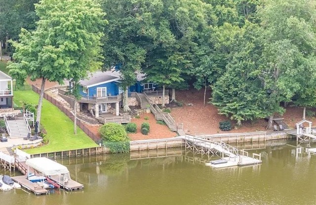 Charming 3-bedroom home on beautiful High Rock Lake with Private Boat Dock