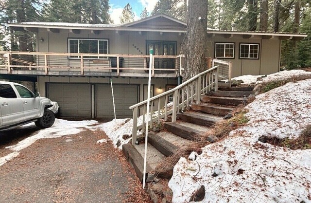Charming 3-bedroom house w/hot tub, in Truckee minimum stay 31 days