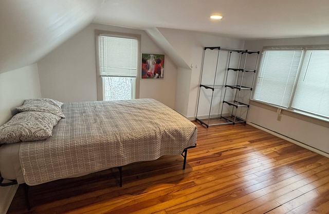 Charming 3-bedroom house in Erie with WiFi and AC by Presque Isle and Lake Erie