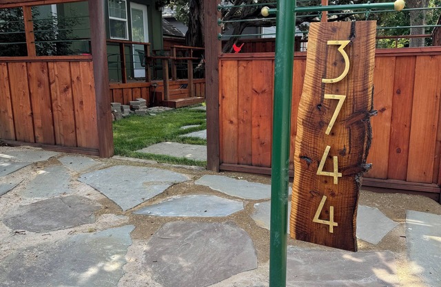 Charming 3-bedroom house in the Napa Valley with a Cooks Kitchen. 30 day stay.