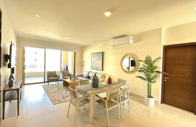 Charming 3 bedroom apt minutes from the beach