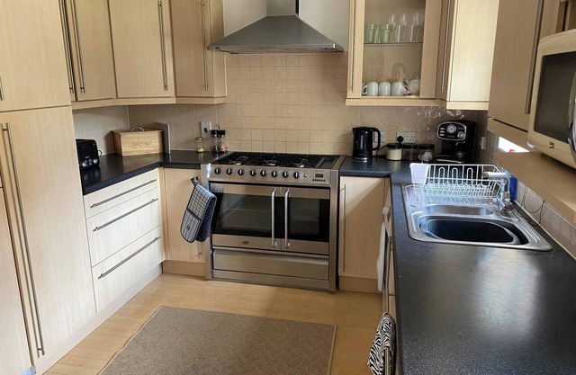 Charming 3-bedroom Norwich Retreat With Garden & Private Parking