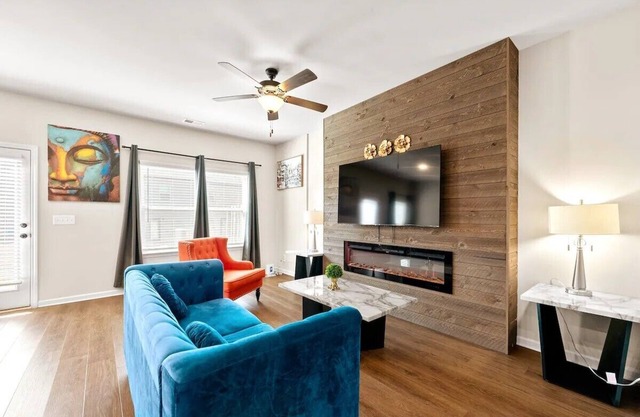 Charming 3-bedroom townhome in amazing Atlanta with WiFi, AC and King Bed