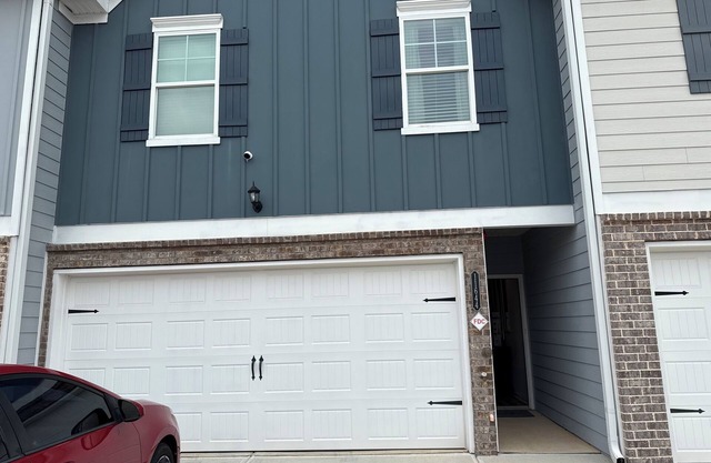 Charming 3-bedroom townhome with AC and WiFi in delightful Hampton
