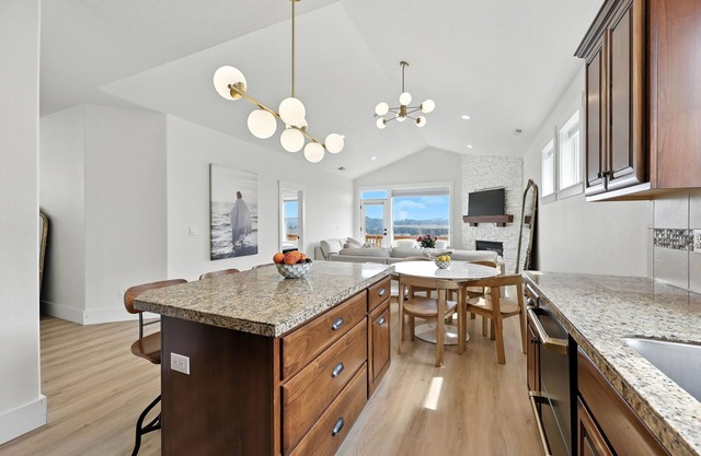 Charming 3-bedroom house with AC, fitness room in Happy Valley