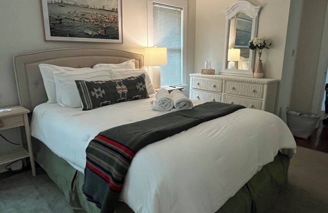 Charming 3-bedroom cottage New Buffalo Walk to Downtown and Beach -Pets allowed