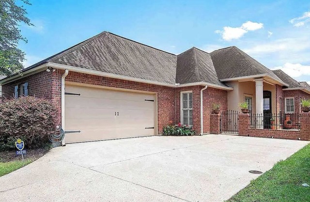 Charming 3-bedroom house in Prairieville with AC