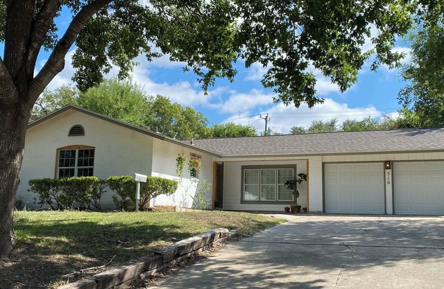 Charming 3 bedroom house with WiFi and AC in San Antonio