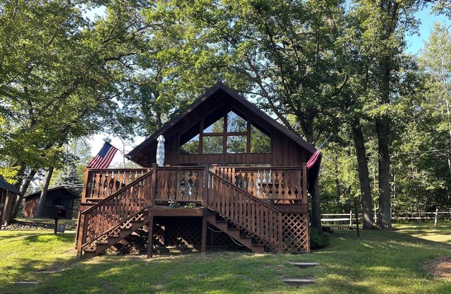 Charming 3-bedroom cottage on Lake Ogemaw in West Branch, Michigan