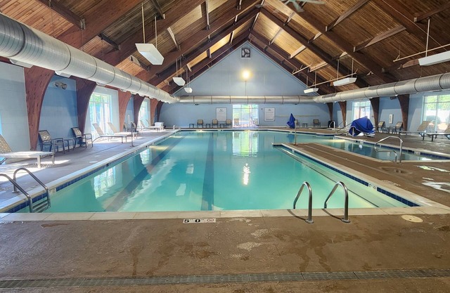 Charming 3-bedroom cottage with AC, fitness room, WiFi in Williamsburg.