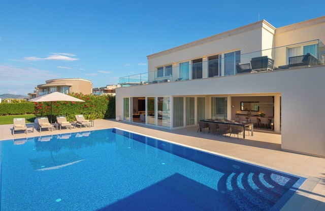 Charming 3-bedroom villa with WiFi, fitness room in Crveni Vrh