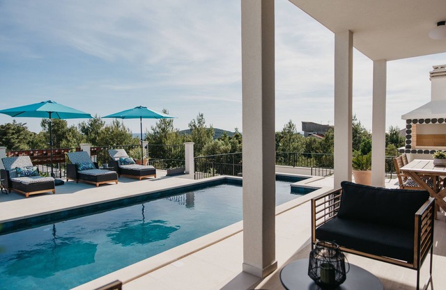 Charming 3 bedroom Villa with the pool
