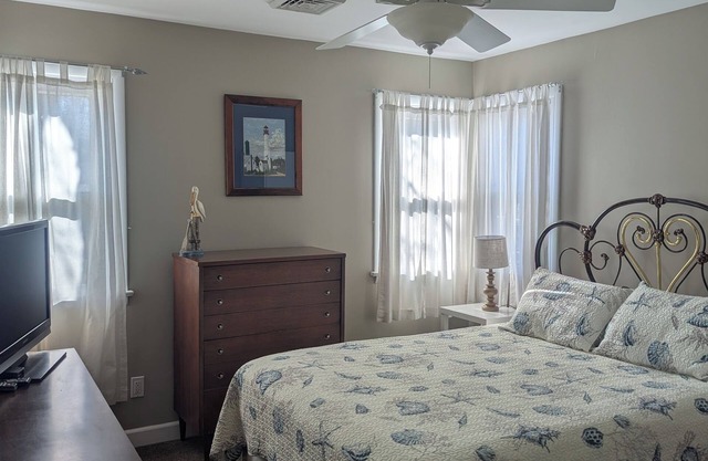 Charming 3-Bedroom Wildwood Crest Spot: Beach, Bay, and Boardwalk- all so close!