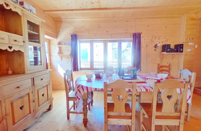 Charming 3-room Chalet in Hauteluce - Sleeps 8, Near Ski Slopes and Free Shuttle
