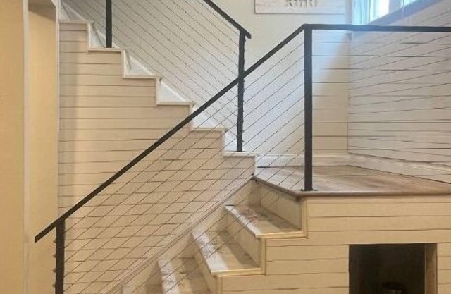Charming 3 Story Home Downtown, Sleeps 6
