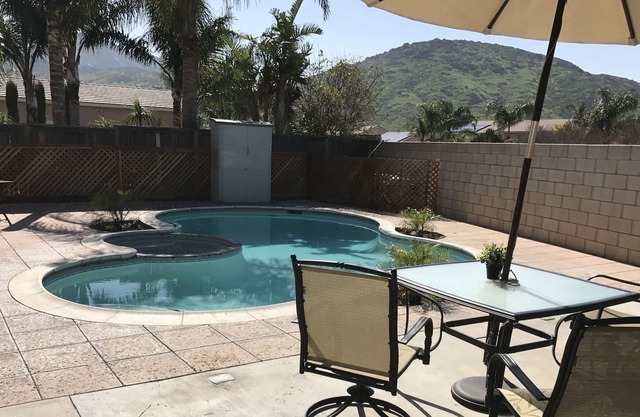 CHARMING 3BR/2BA HOME POOL, HOT TUB, AND MOUNTAIN VIEW