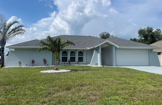 Charming 3BR/2Bath house + Private Heated Poolside Oasis in Port Charlotte