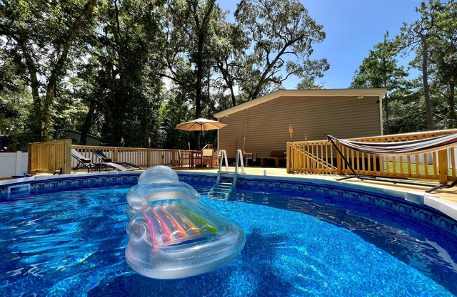 Charming 3BR Home with Pool near Weeki Wachee