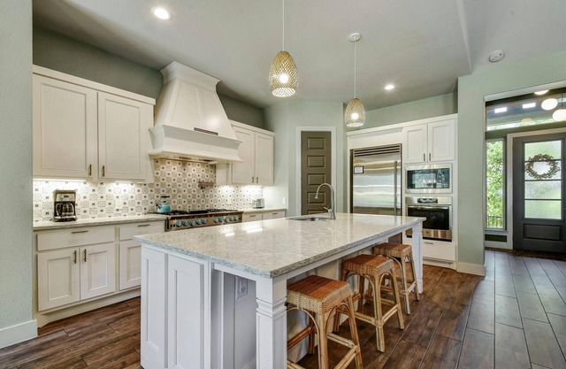 Charming 4-bedroom villa with pool near Historic Gruene & Canyon Lake