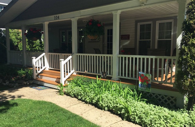 Charming 4-Bedroom Charlevoix CottagenCity of Charlevoix STR License 20-00007