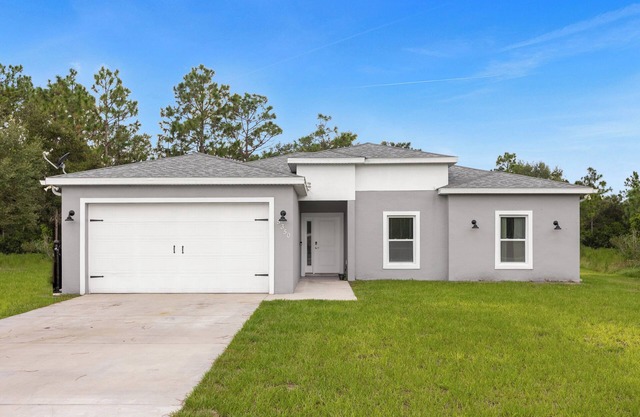 Charming 4-bedroom house with WiFi and AC in peaceful St. Cloud/1 acre land