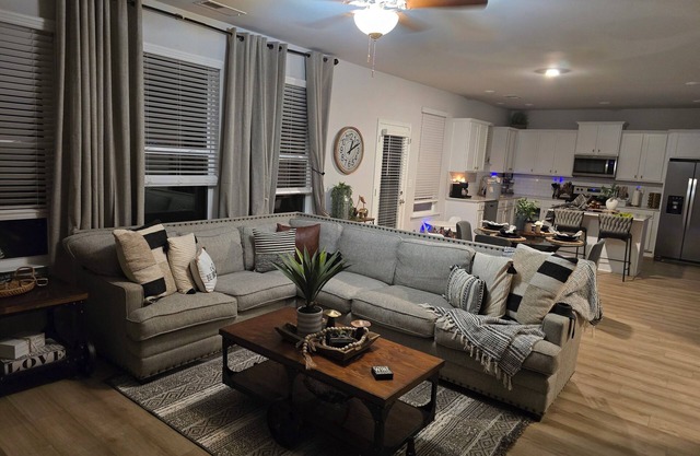 Charming 4-bedroom house with AC and fitness room in Raymond