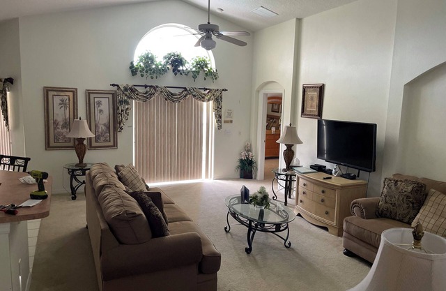 Charming 4-bedroom villa with WiFi, AC in wonderful Kissimmee