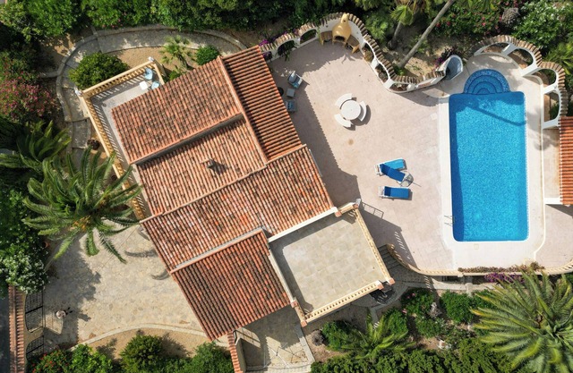 Charming 4 bedroom villa for family getaway!