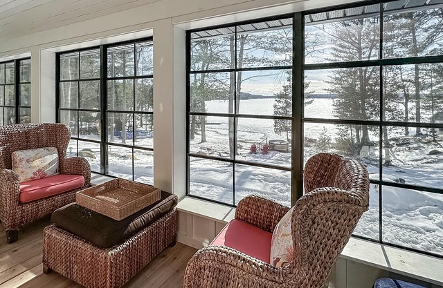 Charming 4bed 2bath Farmhouse Cottage on Lake of Bays!