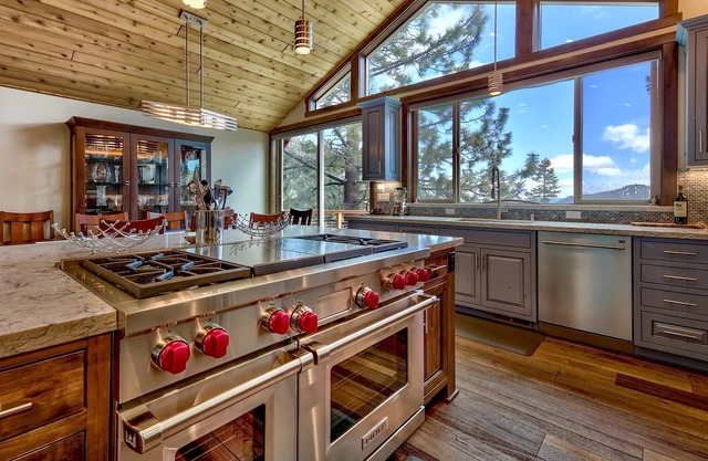 Charming 5 Bedroom Luxury (SL416)