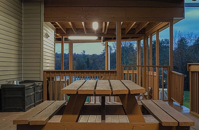 Charming 5BR Lake Dock Sauna – All Year