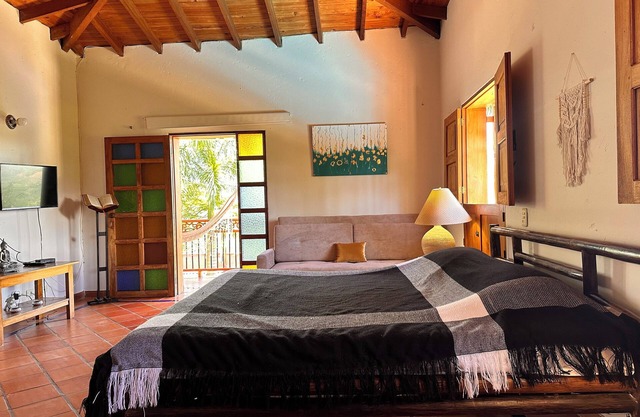 Charming 6-bedroom cabin with AC and WiFi in San Jerónimo
