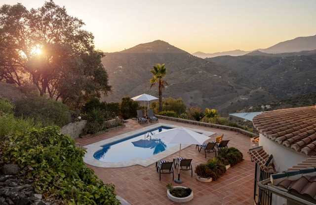 Charming 6-Bedroom Villa with pool and breathtaking views