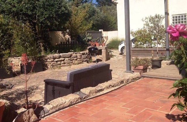 Charming accommodation. Quiet !garden, terrace and BBQ. Private parking