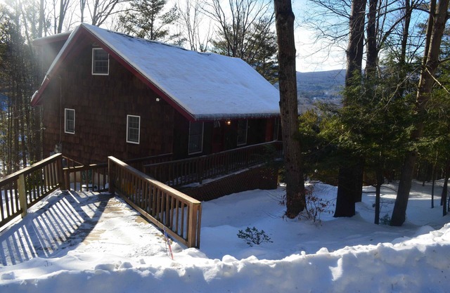 Charming & Affordable Home! 1.5 miles from Okemo!