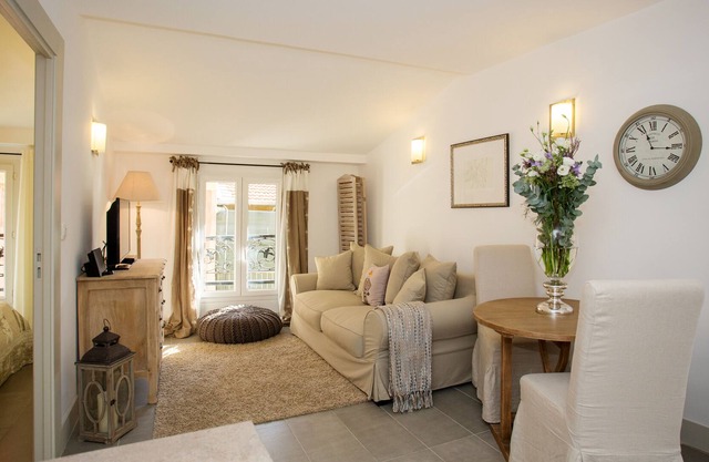 Charming and Elegant Apartment in the heart of Old Nice (200m Sea)