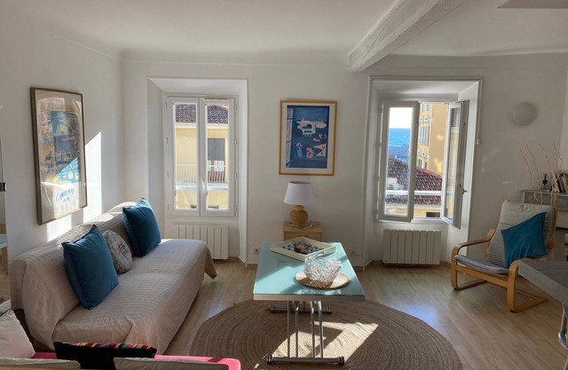 Charming Apartment in port of Nice, Nice
