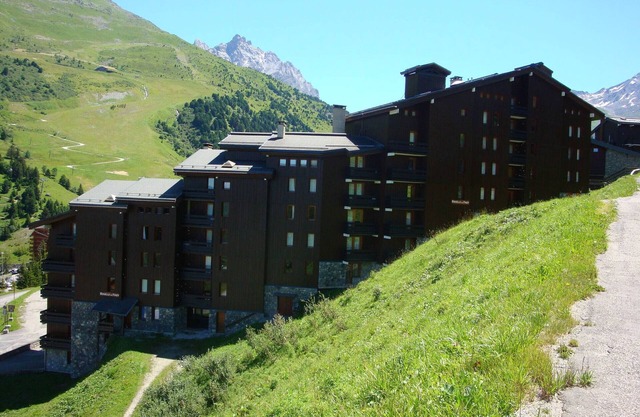 Charming apartment with lift and ski locker, perfect for 4 people in Méribel