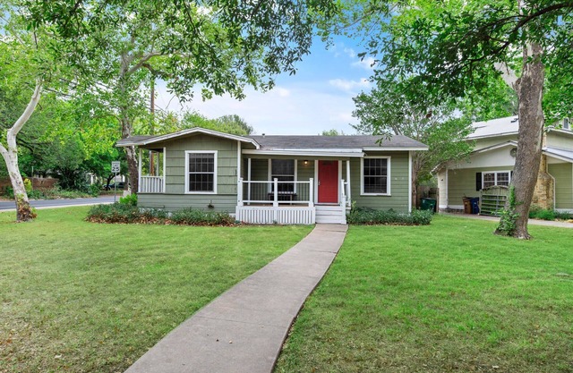 Charming Austin Home - 3 BR |Large Fenced Backyard