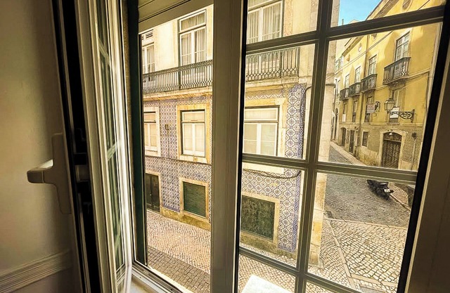 Charming Bairro Alto 2-Bedroom Escape