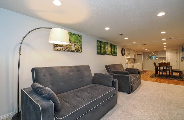 Charming basement apartment in ideal/central location