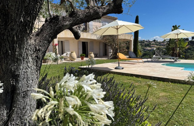 CHARMING BASTIDE IN THE HEART OF LAVENDER AND OLIVE GROVES