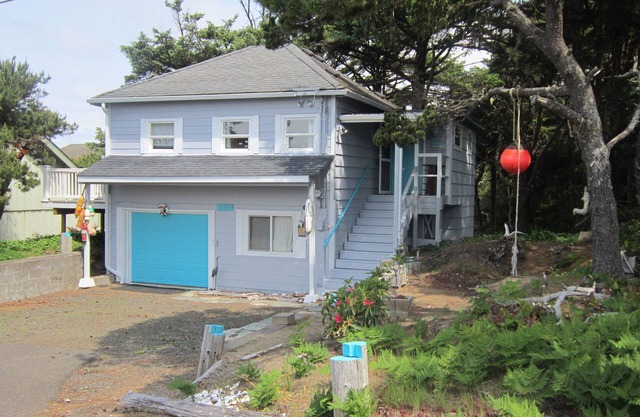 Charming beach bungalow with great beach view and easy beach access.