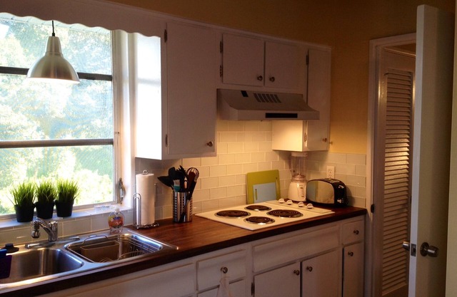 Charming Beach Cottage 1 Mile To Beach, Shopping, Restaurants, Paradise