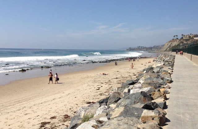 Charming Beach Cottage, Remodeled, Steps to Strands Beach, Relax and Enjoy!
